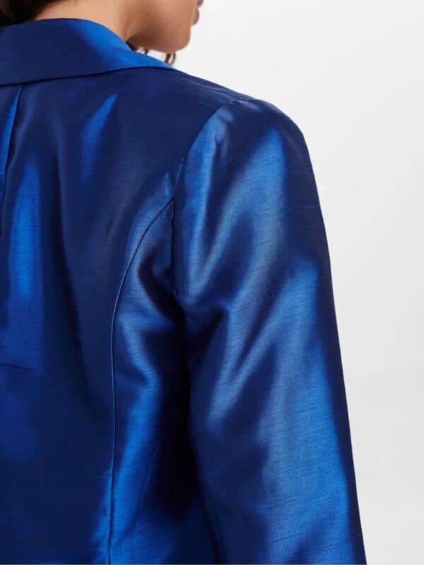 Blaue glänzige Anzug Blazer von Nümph bei Little Copenhagen